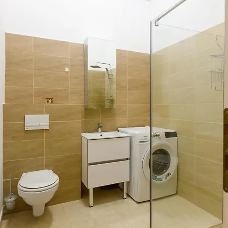 דירה Mira Center