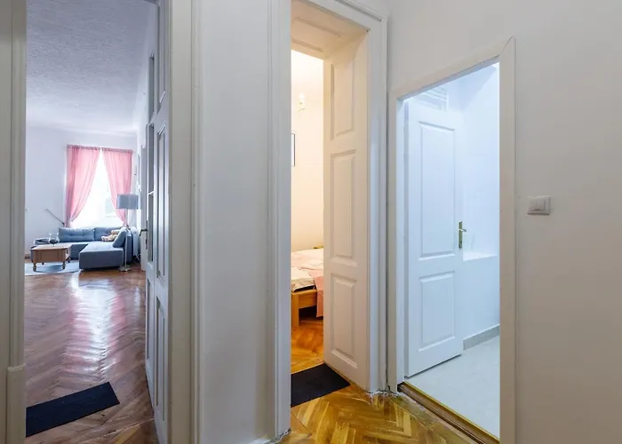 Mira Center Apartment